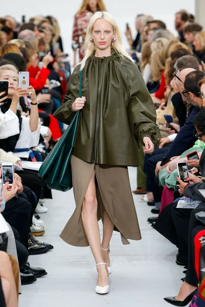 Look 37